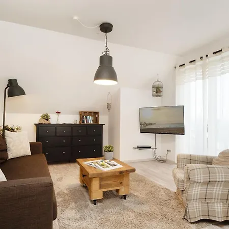 Waldstrasse 16 Wolkenlos